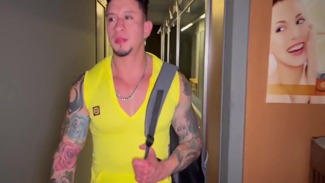 Favio Vador Baise Bareback Le Bon Gros Cul Lisse Et Tatoue De Freddy Salvador free 5 Mn 5 Min