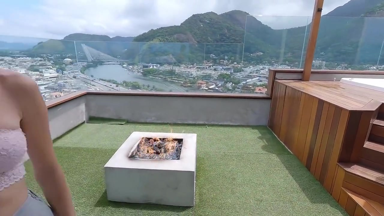 Luxury In Brazil !!! Hot Real Estate Agent With Squirting Pussy Gets 5