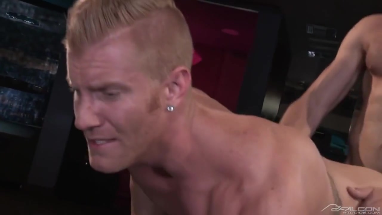 Hairy Bodybuilder Enjoys Greatly Hard Pounding