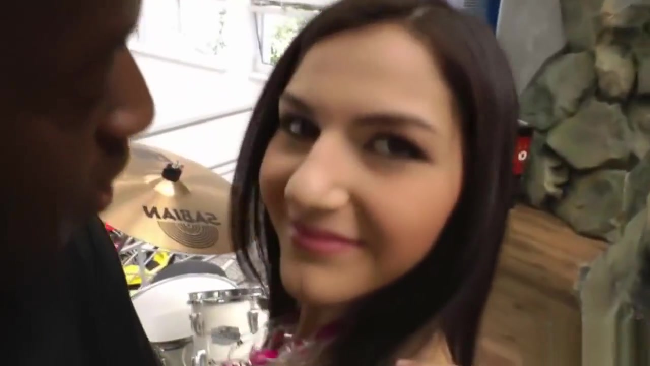 Curvy Slut Gets Blacked