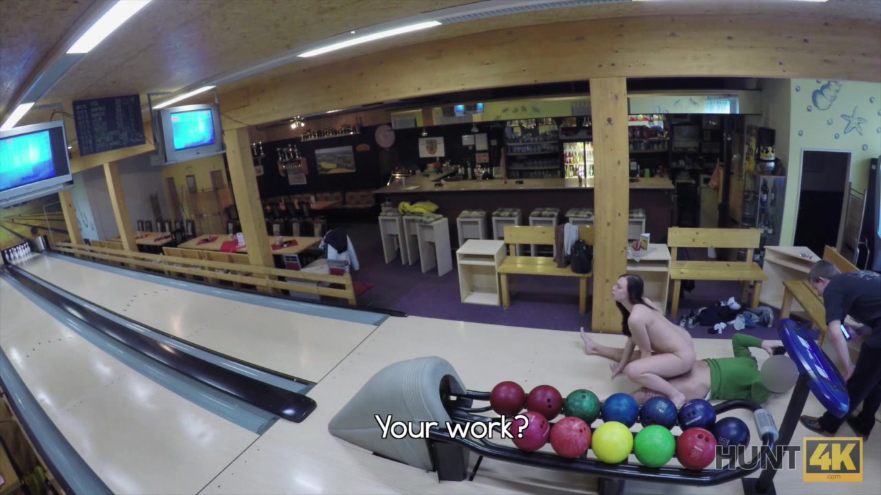 HUNT4K. Sex in a bowling place - I've got strike!