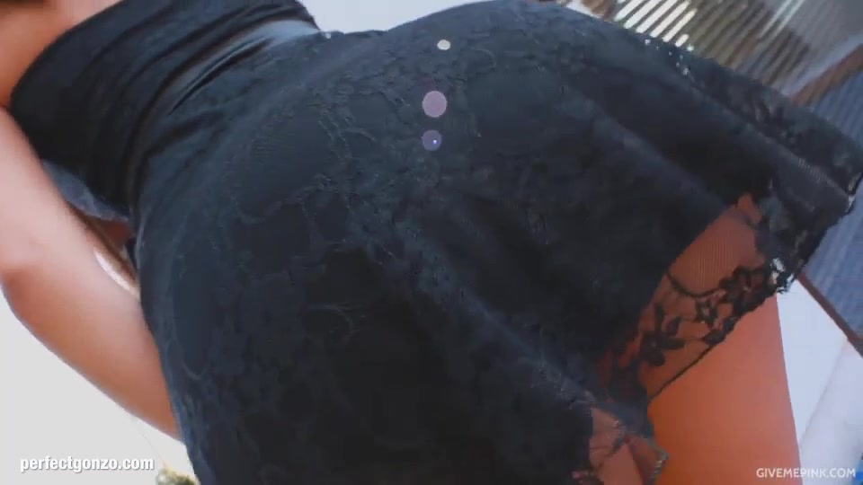 Betty L masturbating on Give Me Pink gonzo style