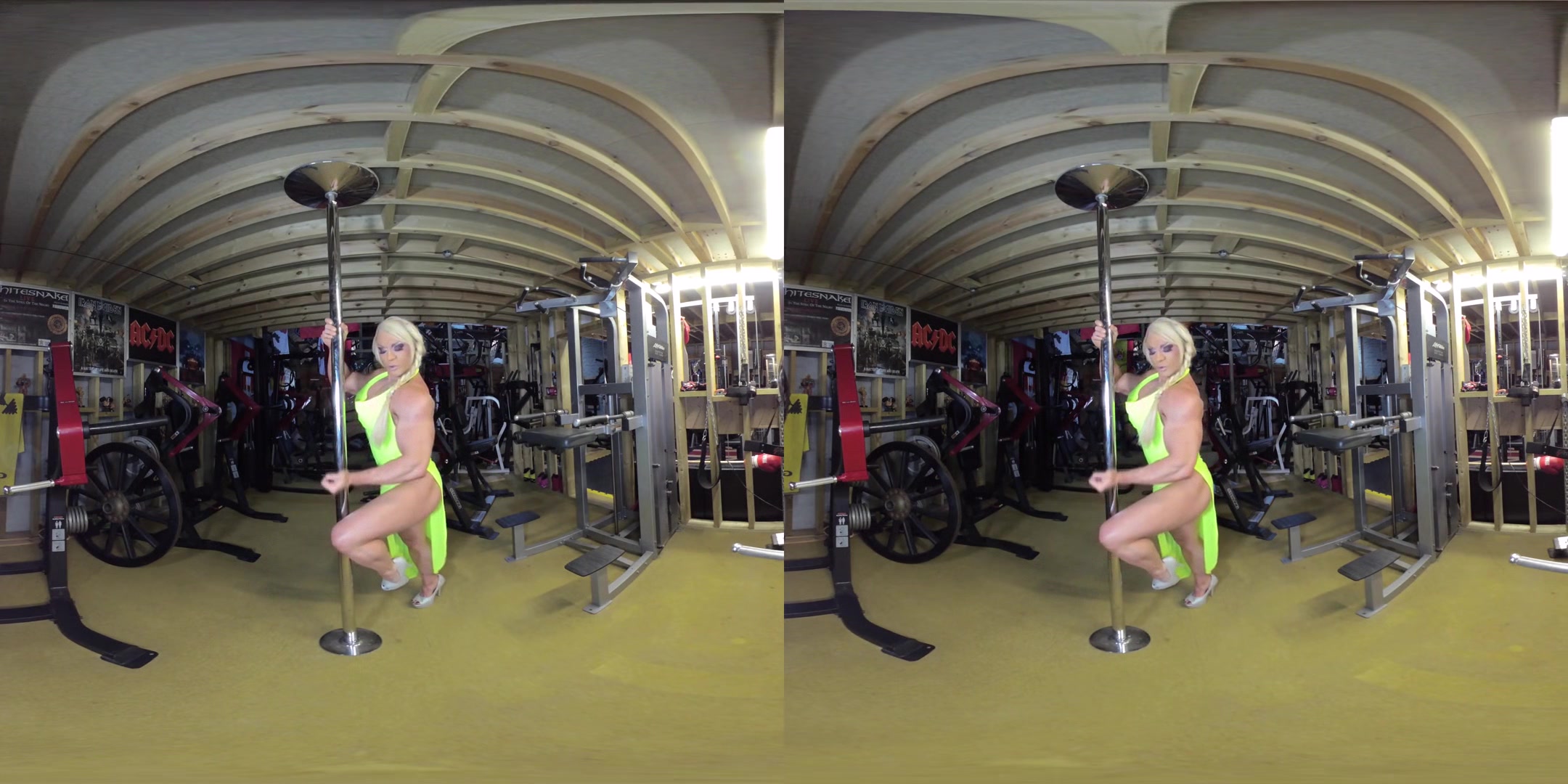 Lisa Cross - In the Gym - Bodybuilding Blonde Shaved Pussy Teasing