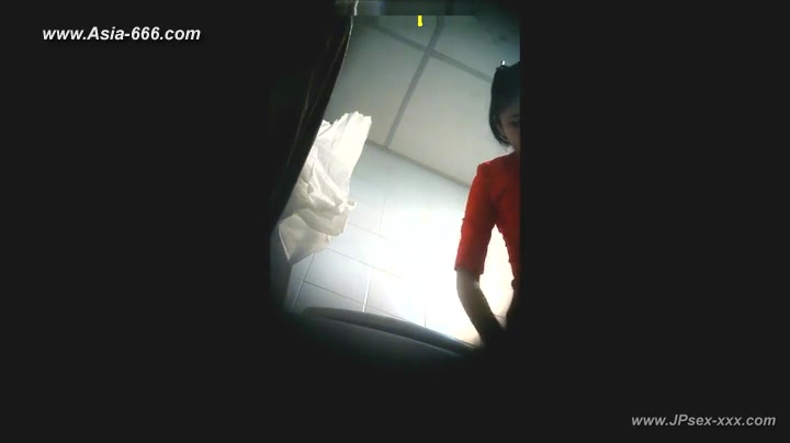 peeping taiwan girls go to toilet.3