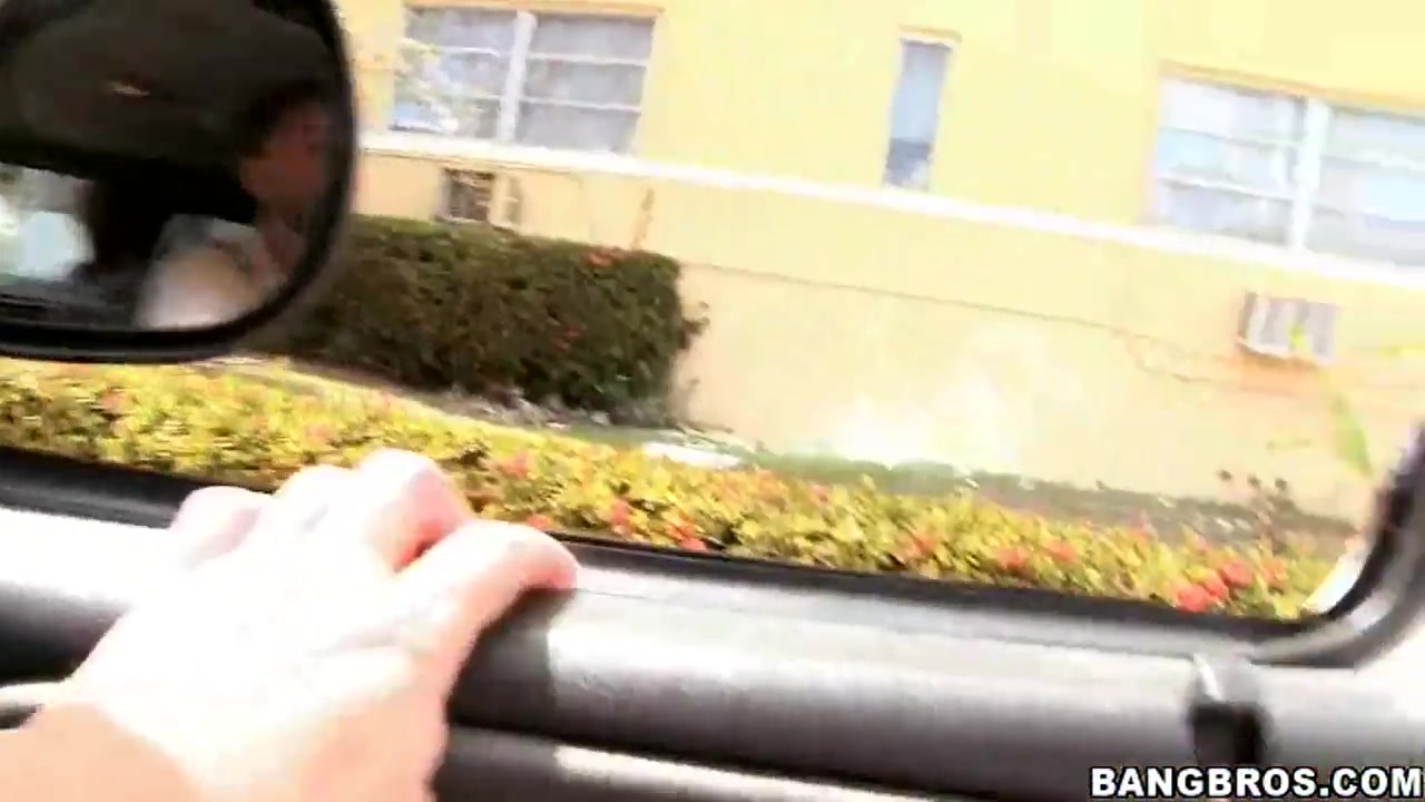 Guy picks up pretty girls wishing to fuck them