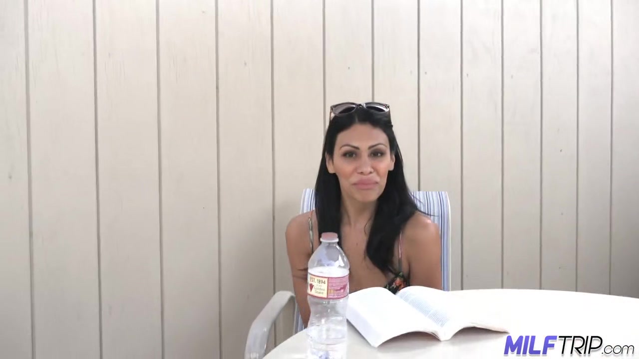 Sexy Latina Step mom