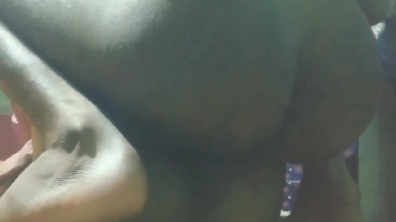 Desi Stepsister Ko Uske Stepuncle Ke Bete Ne Hi Pela Rat Me
