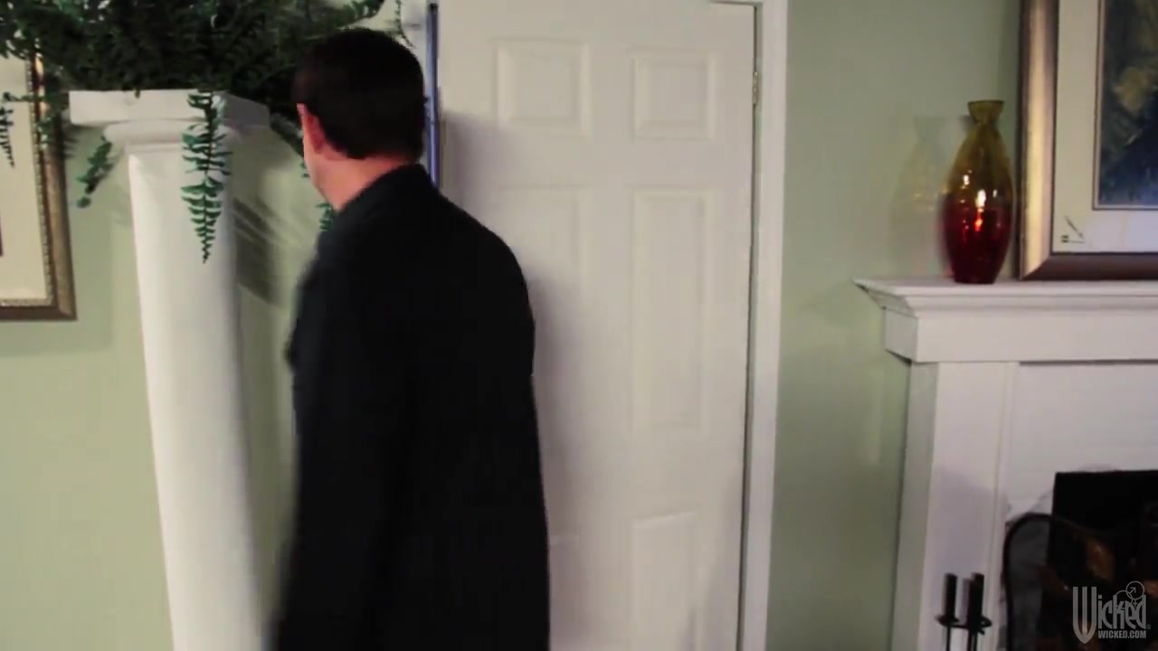 Lusty Kaylee Brookshire gives blowjob to black bull