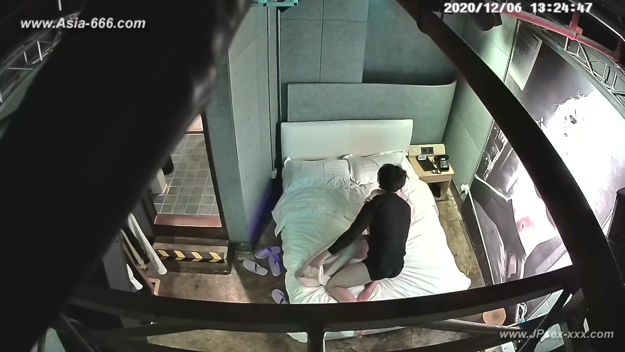 Hackers use the camera to remote monitoring of a lover's home life.547