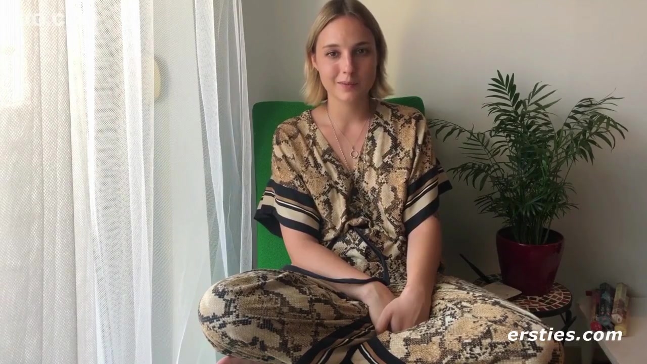 Ophelia Gives Us A Sexy Show