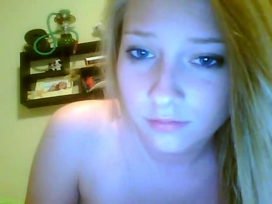 Young blonde babe shoves three fingers at time
