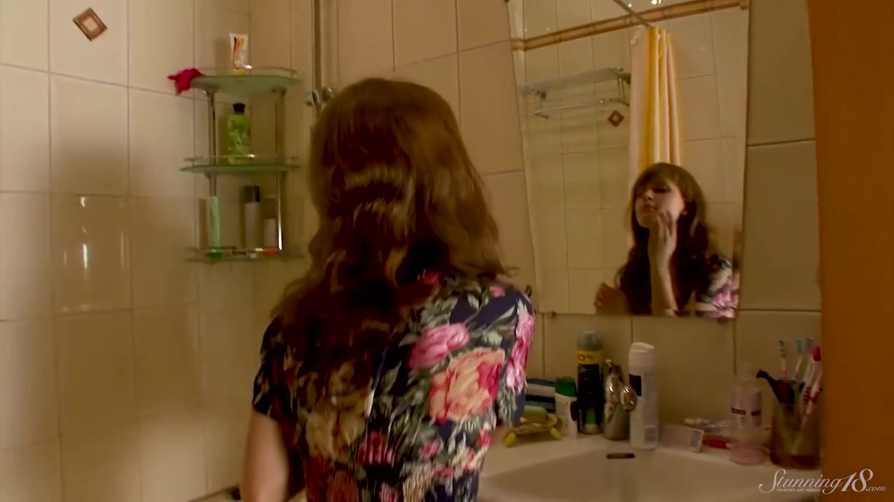 Showering Sweetie Darien Has Perky Little Boobs And A Perfect Pussy!