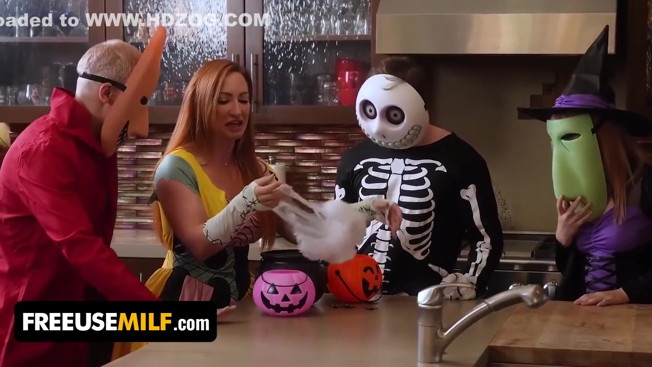 When It Comes To Halloween Pranks Nobody Is Better Than These 3 Naughty Step Siblings