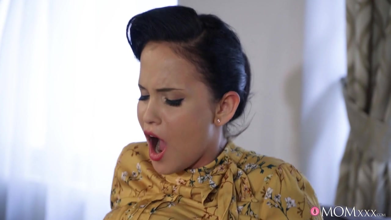 Jennifer Mendez in Horny housewife rides guitar tutor - SexyHub