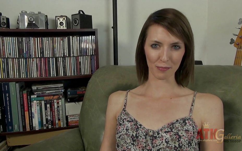 Slender brunette Karli Stone fingers twat