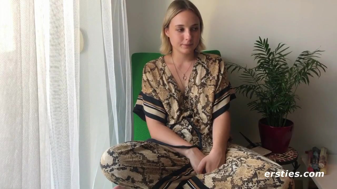 Ophelia Gives Us A Sexy Show