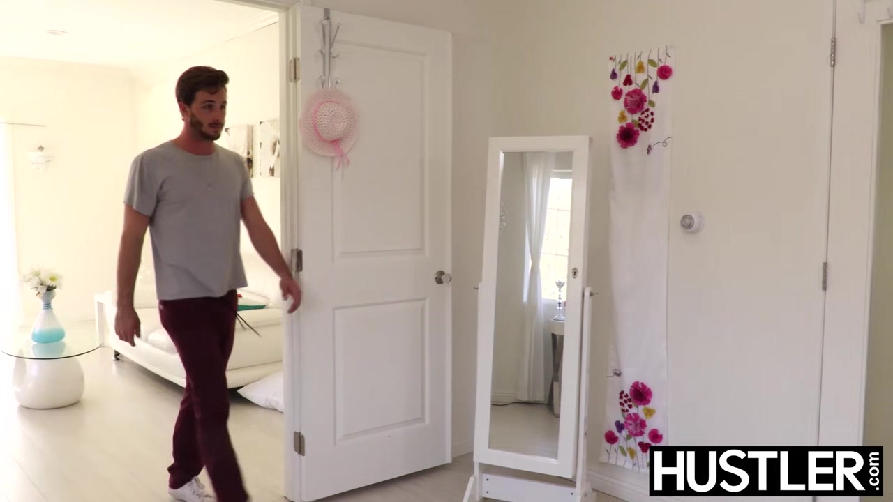 Lascivious Kendra Lynn stuffs young pussy with stepbros cock
