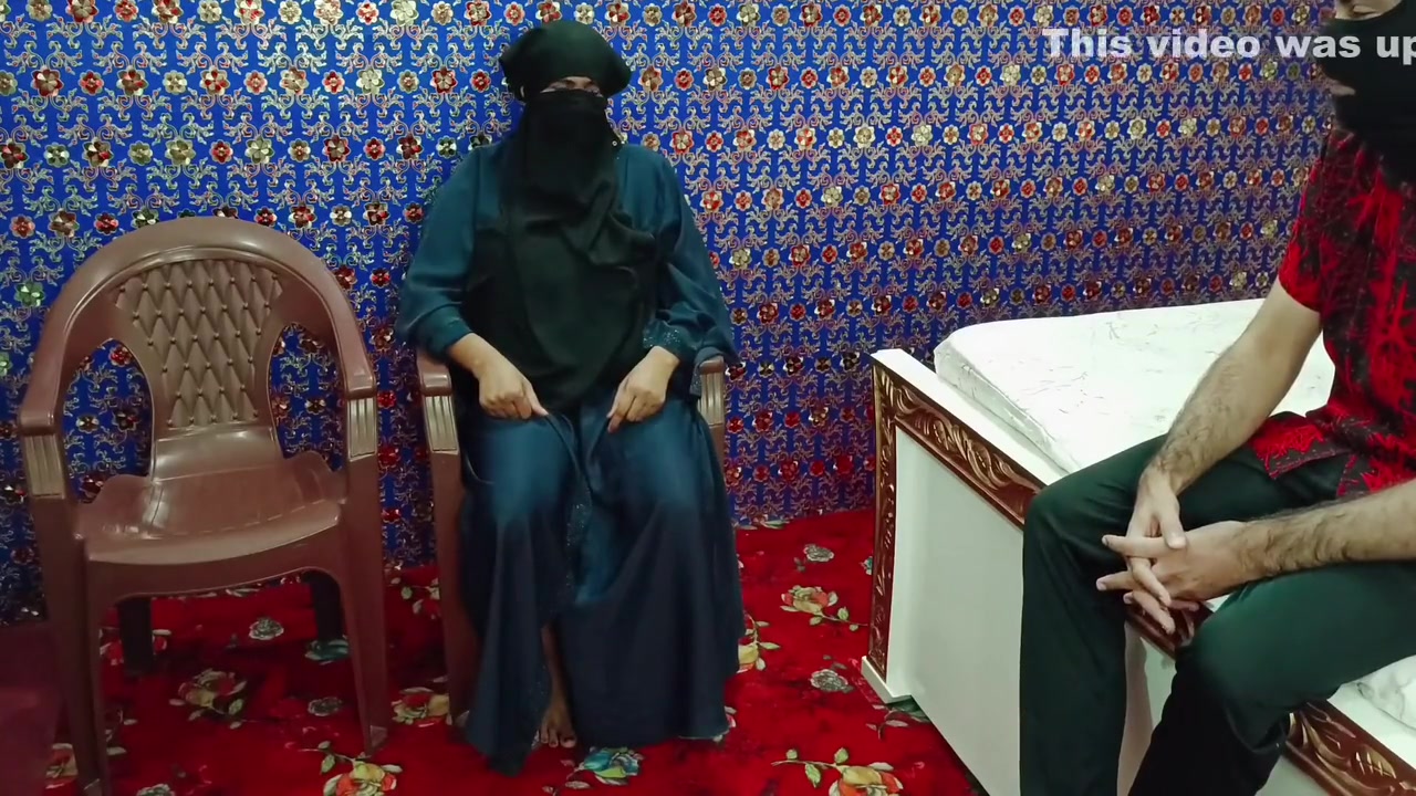 Big Round Boobs Muslim Milf Caught My Dick And She Wants Sex With Me In Waiting Room