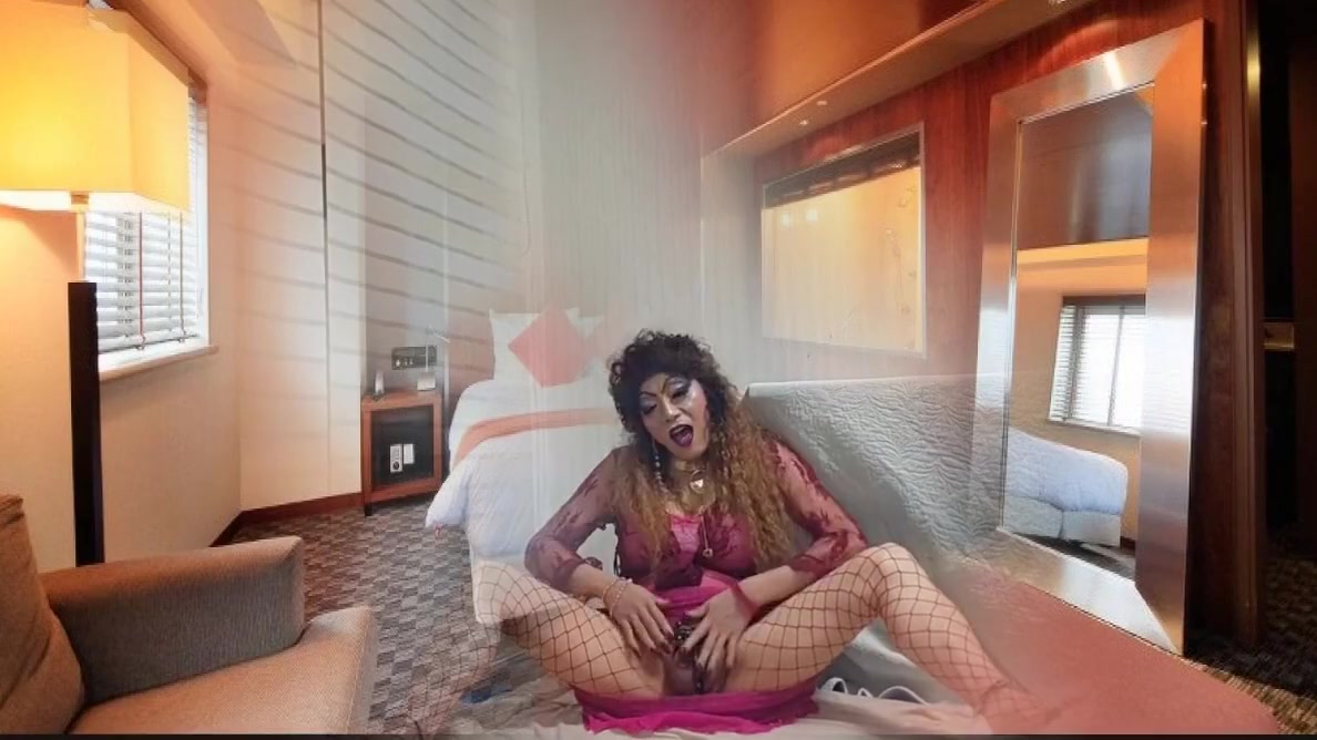sissy niclo sexy makeup in hotel masturbation