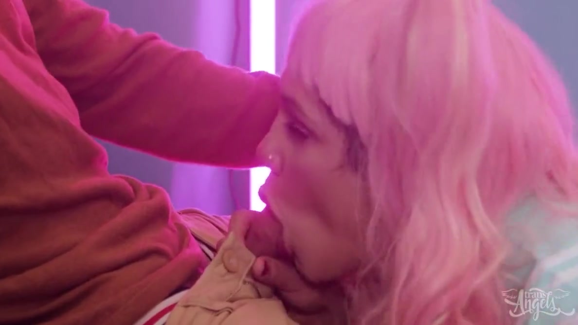 Watches Hot Cosplayer Then Signs Her Bubble Butt & Gets Turned On With Isabella Gomez And Nate Rose