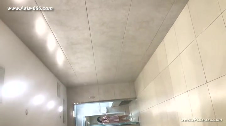 chinese girls go to toilet.136