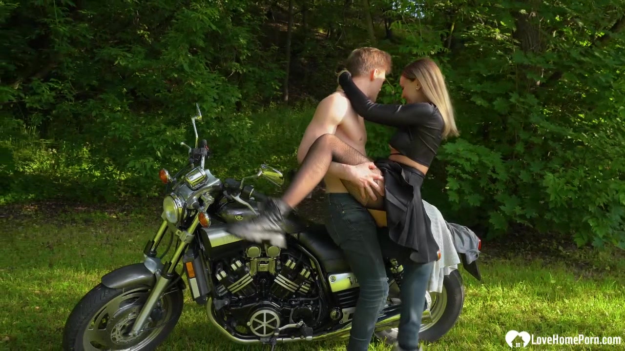Brunette gets dicked on my new bike