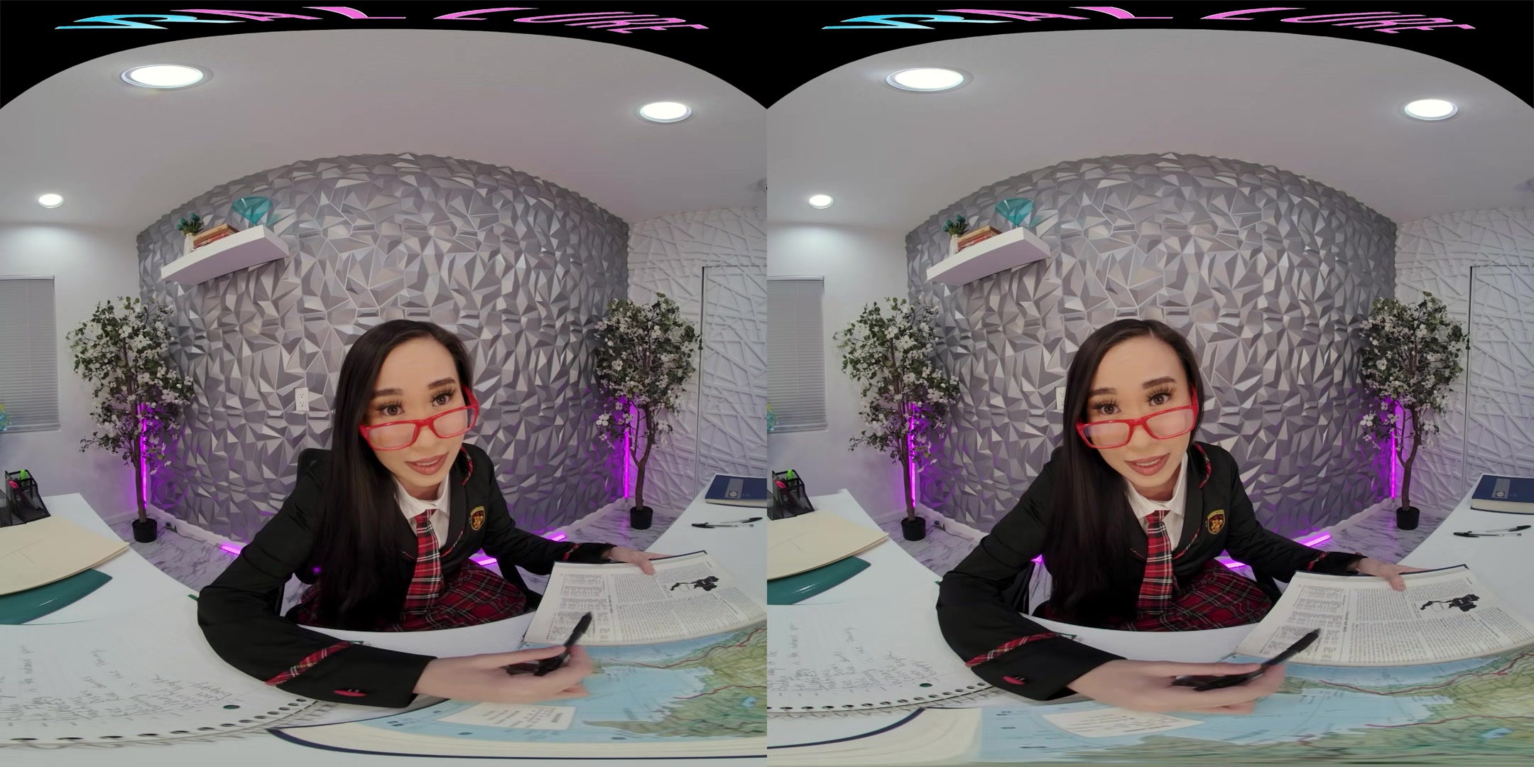 Asian spinner masturbates with her toys in VR