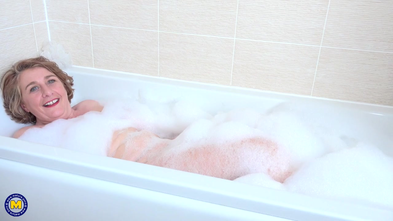 Big Breasted Camilla Is Taking A Bath... Will You Join Her - MatureNl