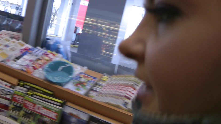 Candy Alexa shows her boobs in public before sex