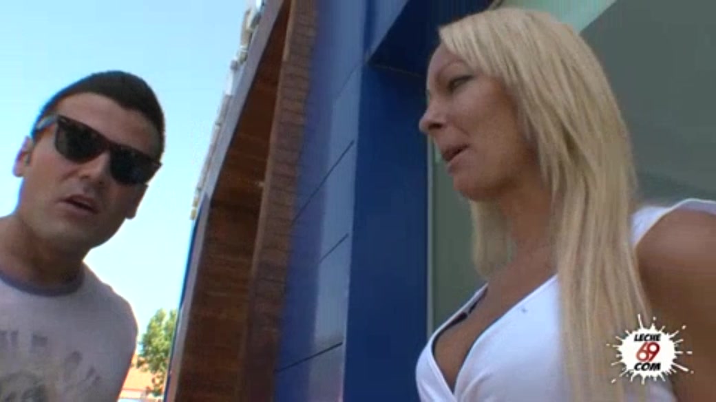 Tamara Dix in Public Milf Casting - Leche69
