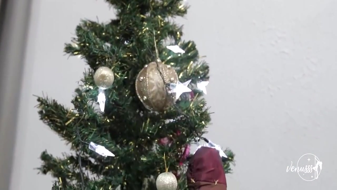 Eu Fico Com Tesao Enfeitando A Arvore De Natal, Me Masturbo E Lambo Meus Proprios Pezinhos! Trailer 6 Min