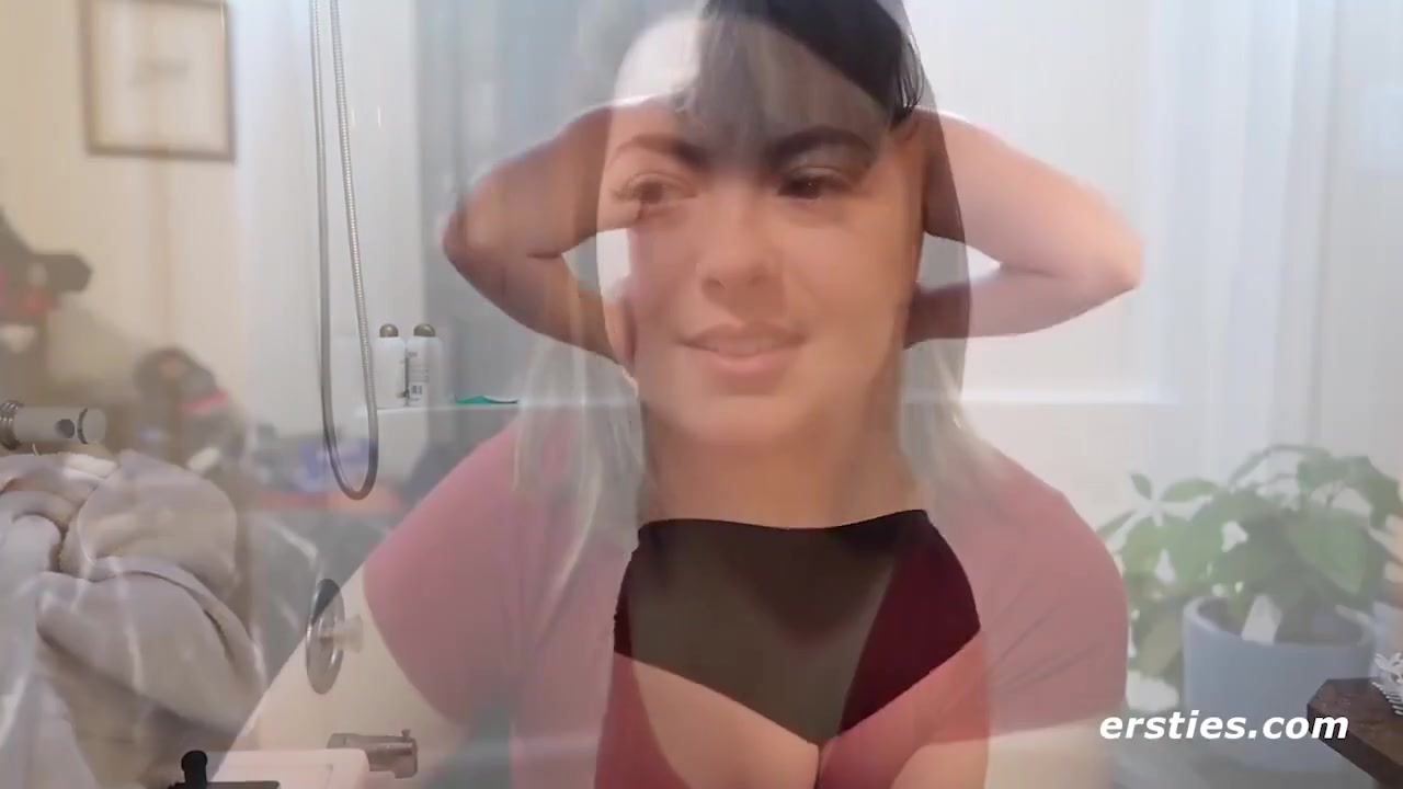 Erotic Bathtub Pussy Play With The Amazing Aubrey
