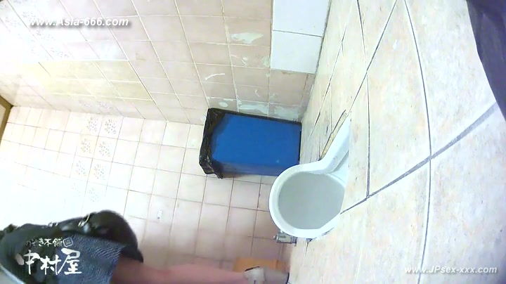 peeping korean girls go to toilet.2