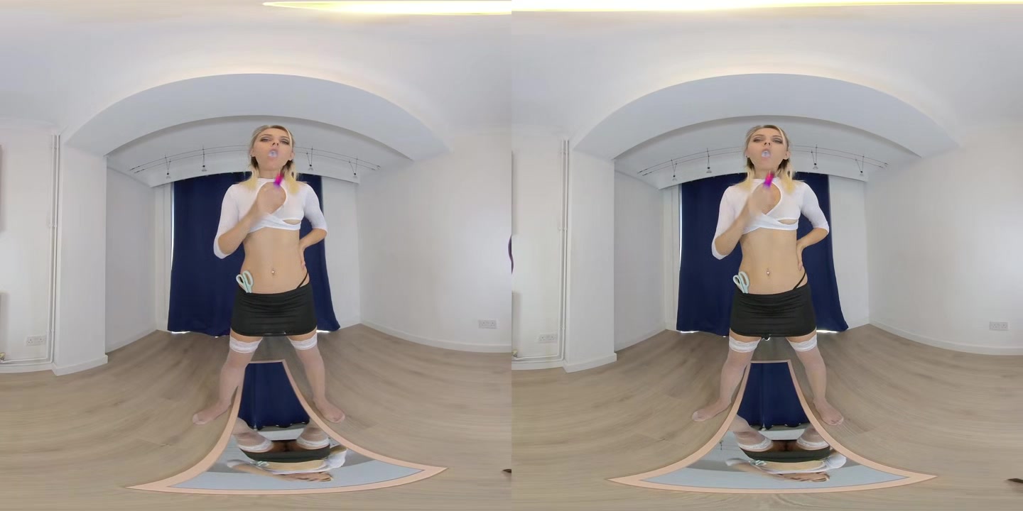E-Cigarette and Strip Tease - VRSmokers