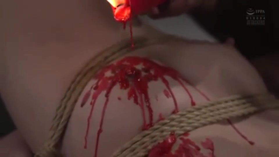 05817 Beautiful woman tied up