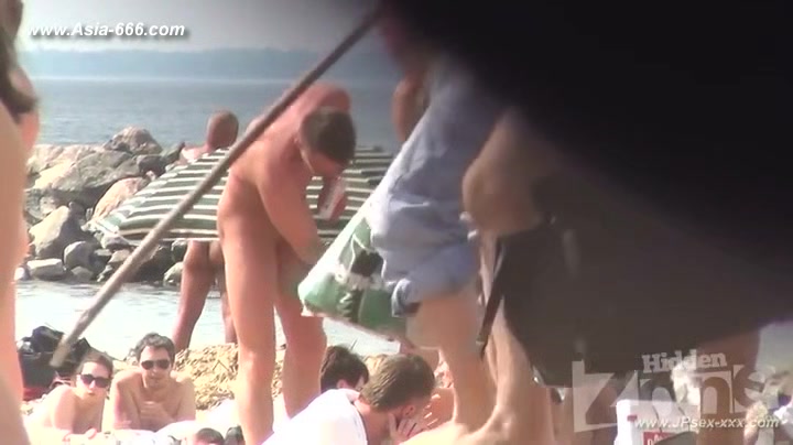 peeping Naturist Beach.33