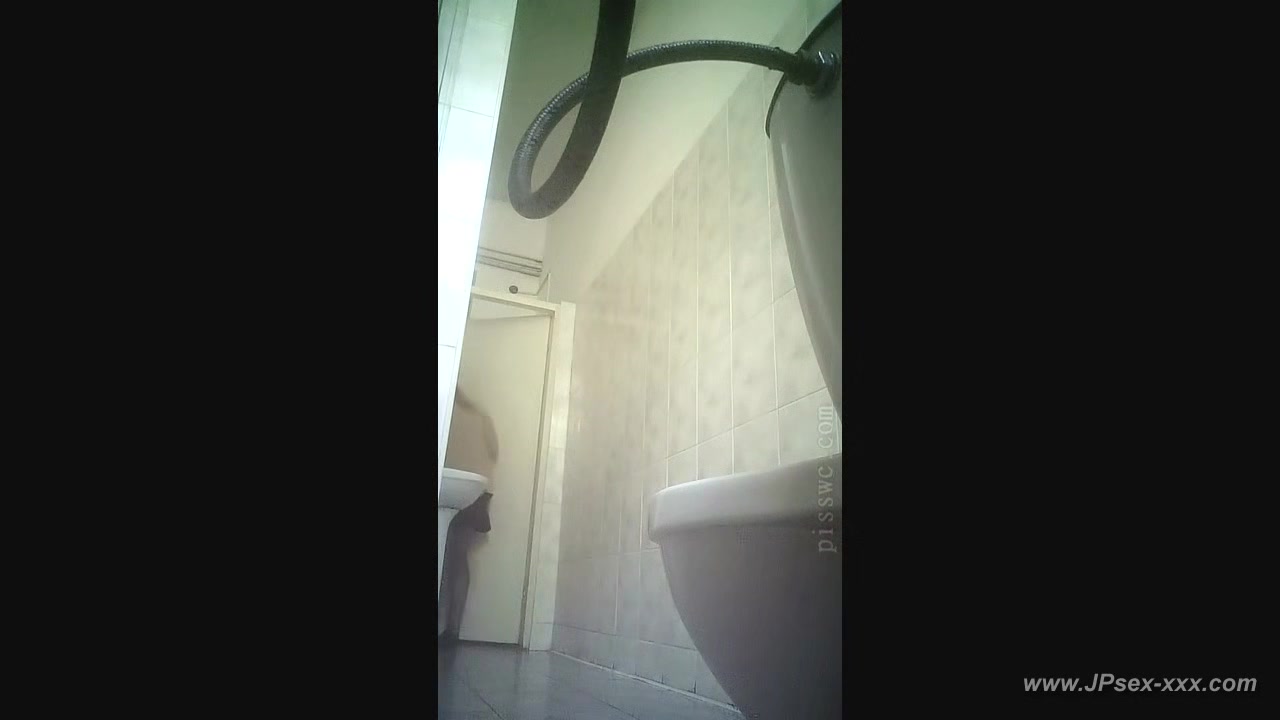 peeping blondes go to toilet.77