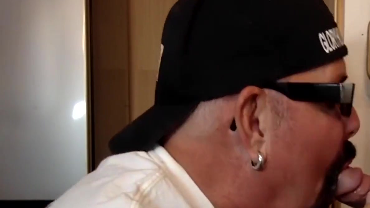 Homemade Gloryhole Gaydaddy Sucks Cock In Amateur Closeup