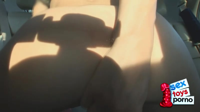 Masturbating Inside The Car Is Fun!