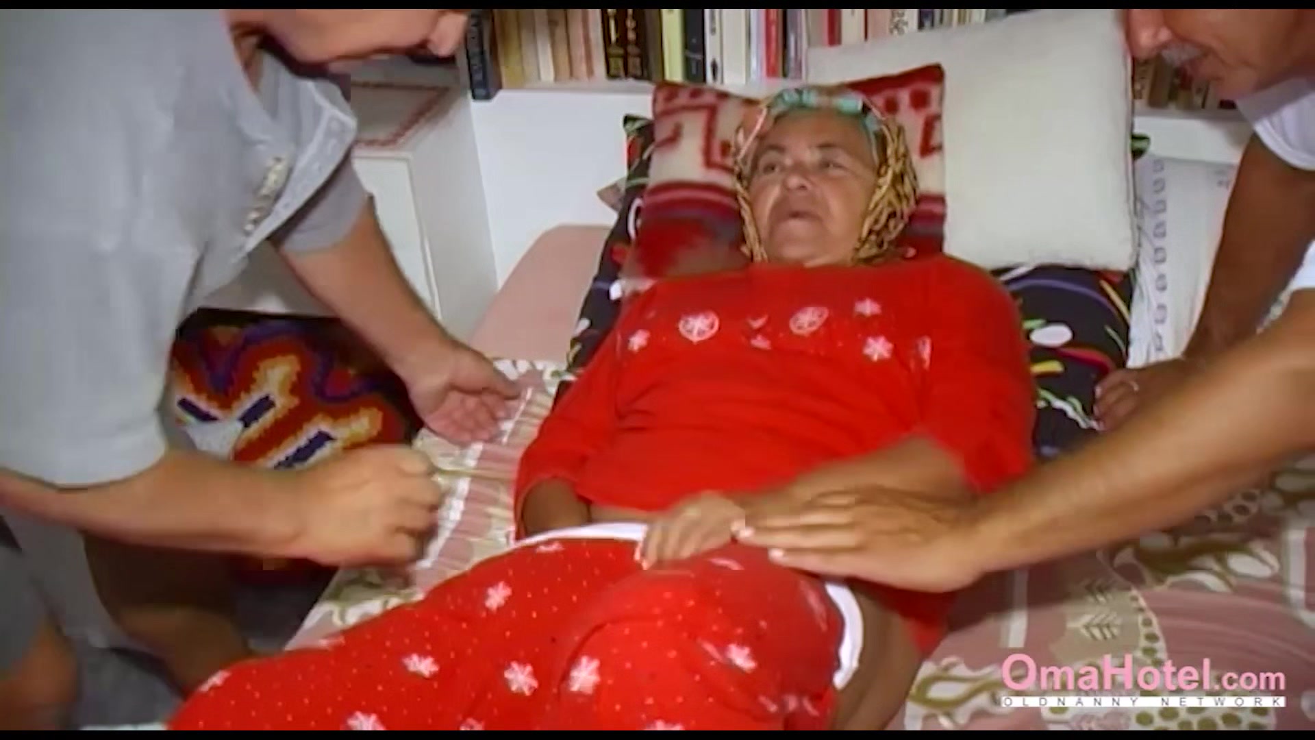 OMAHOTEL Two Guys Seducing One Grandma And Enjoys Sex With Her