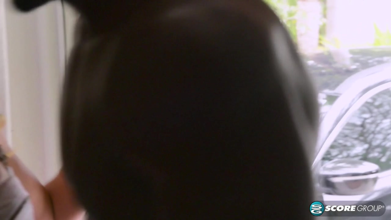 Brandi's ass is horny for a BBC