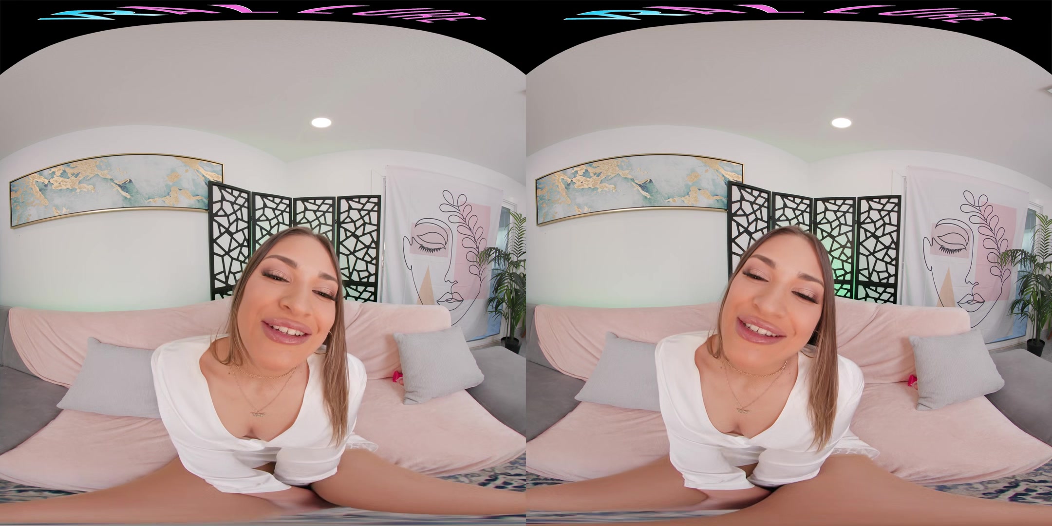 Hawaiian bombshell masturbates for you in virtual reality