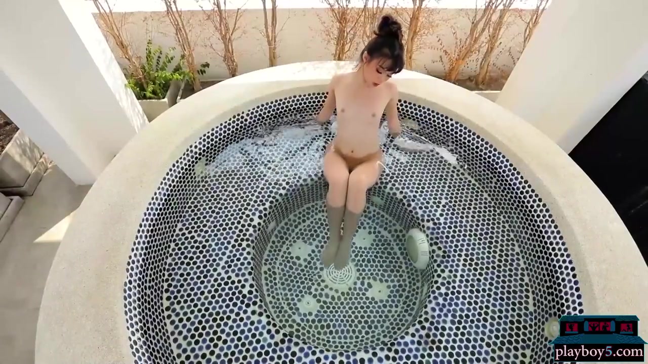 Thai Model Beauty Sowan Gets Together With Tub