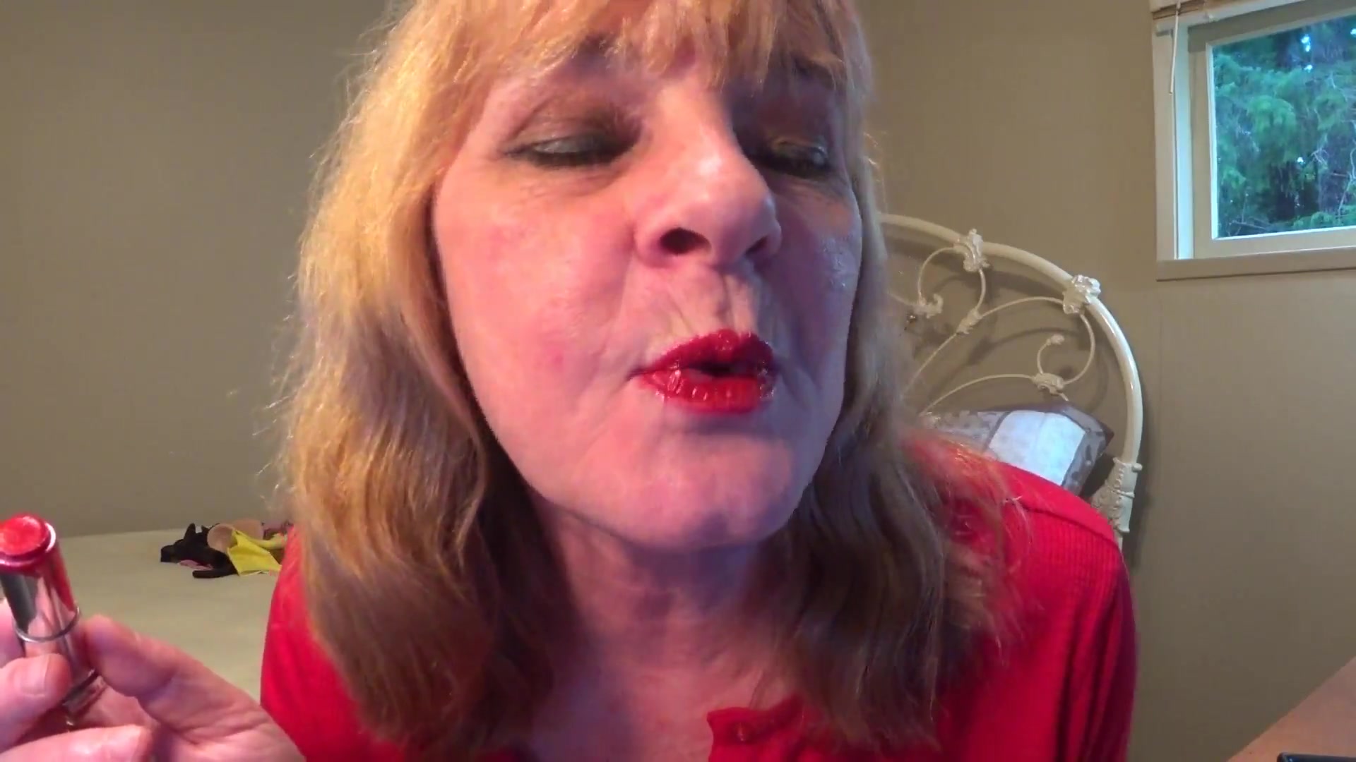 Sexy Mouth Tour With Red Hot Lips - TacAmateurs