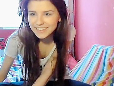Sexy teen 18+ shows ass on webcam