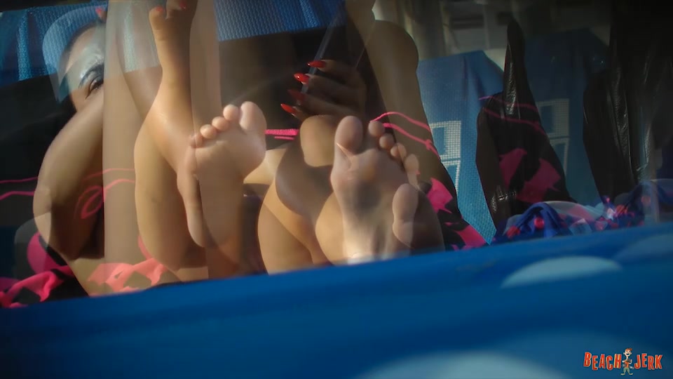 Boobs and sunbeds 12 - BeachJerk
