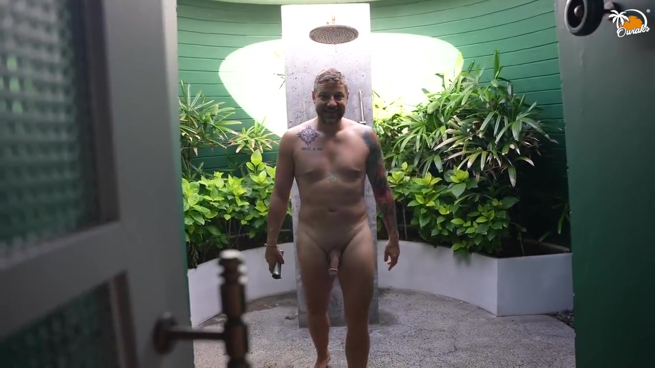 Owiaks - He Shaved My Milf Pussy On Vacation In The Hotel