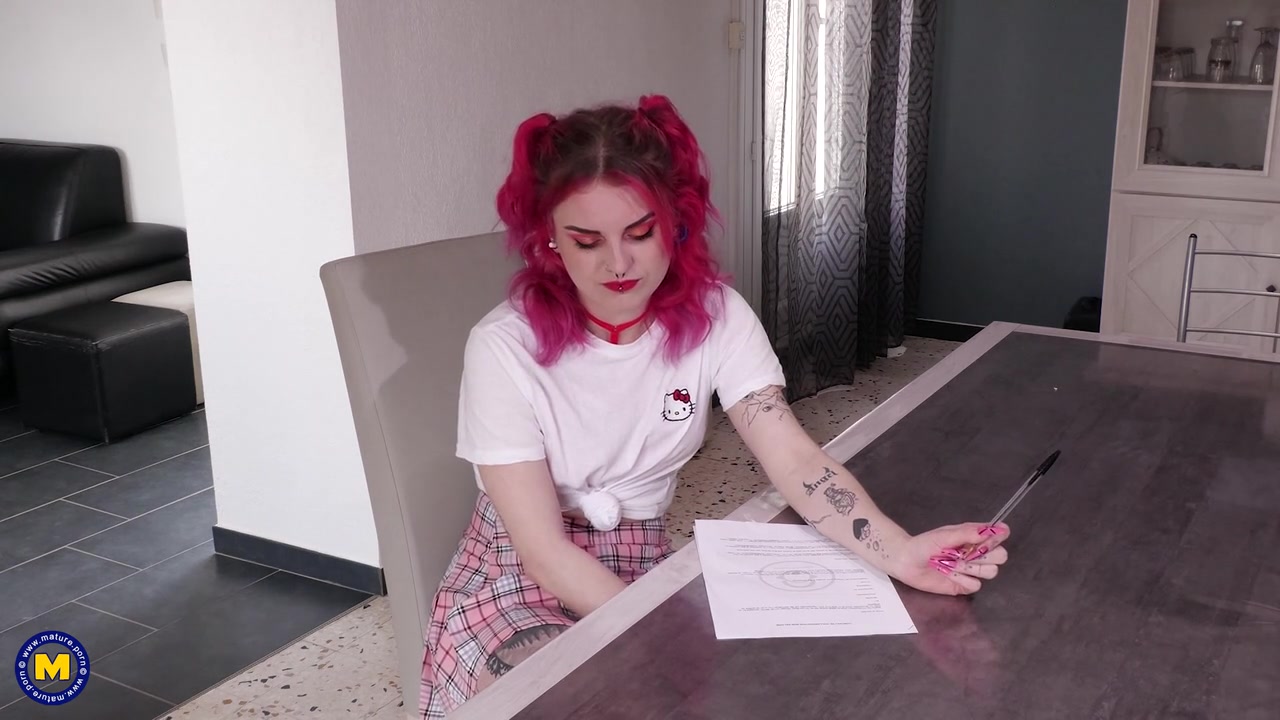 Kinky Tutoring With Teacher Jenny White And Student Trixy Kitty - MatureNl