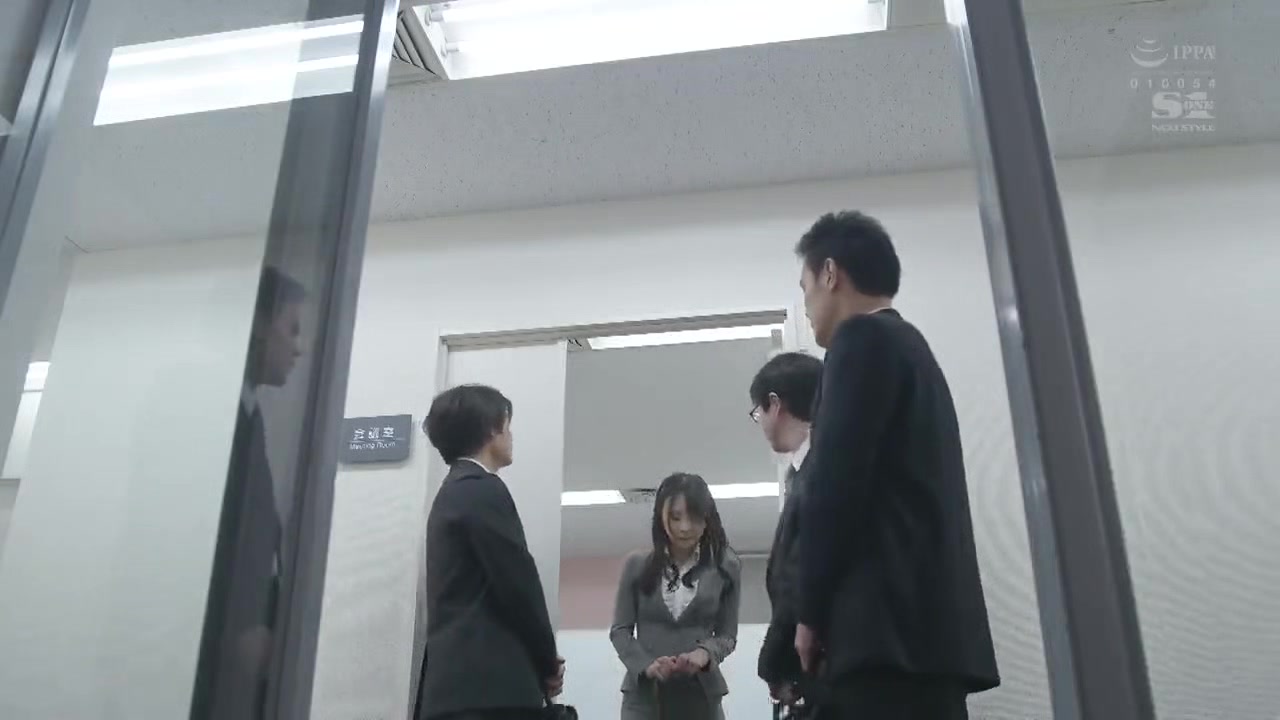230714美女妻が寝取られりエロ映像f1