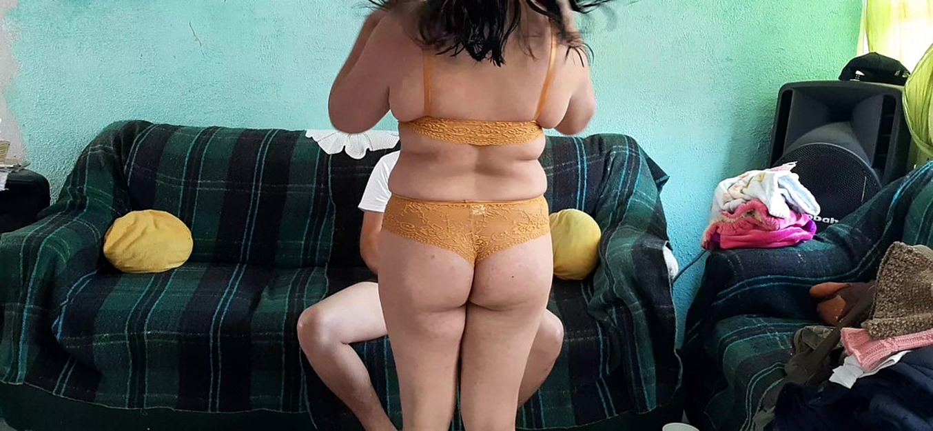 She messed with her friend's boyfriend and now she doesn't know how to tell him - PissVids